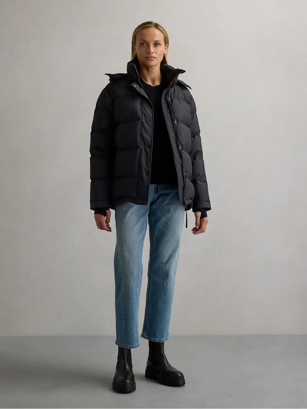 Quince Responsible Down Puffer Jacket in Black size S